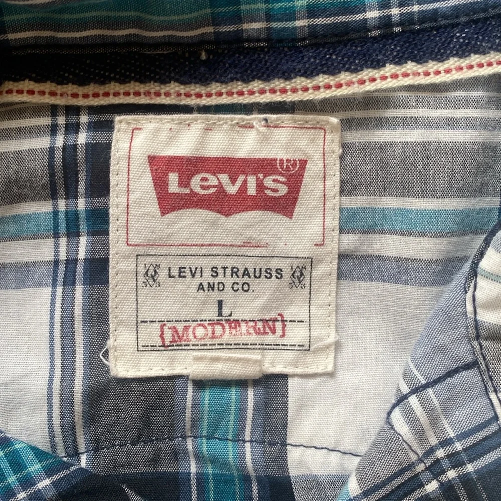 Levi’s plaid western style shirt. Large. Great condition.